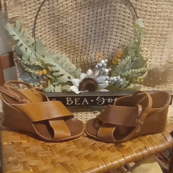 AUTHENTIC TORY BURCH SZ8 - Picture 3 of 7